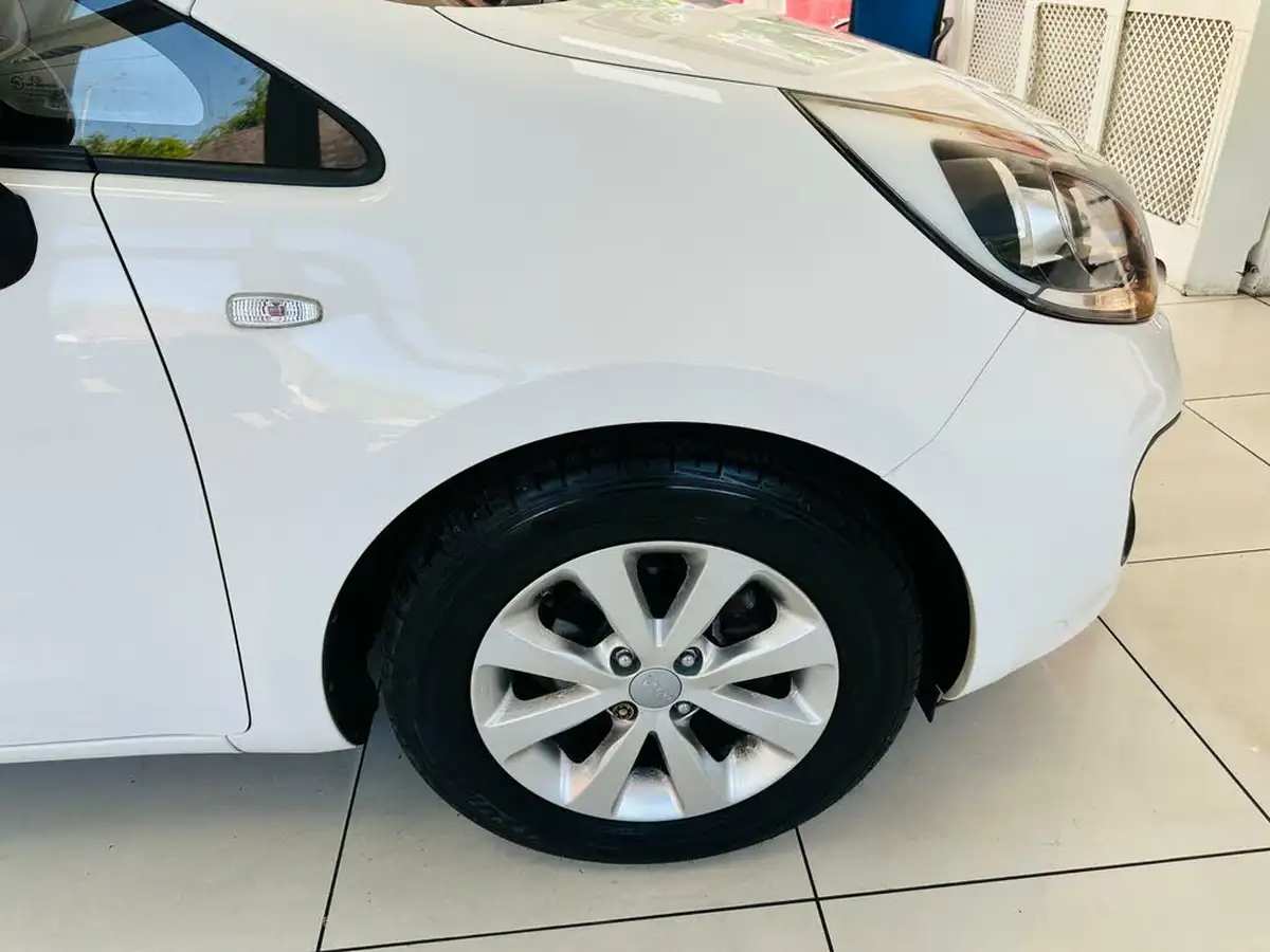 2014-kia-rio-125-vr7-5d-big-28