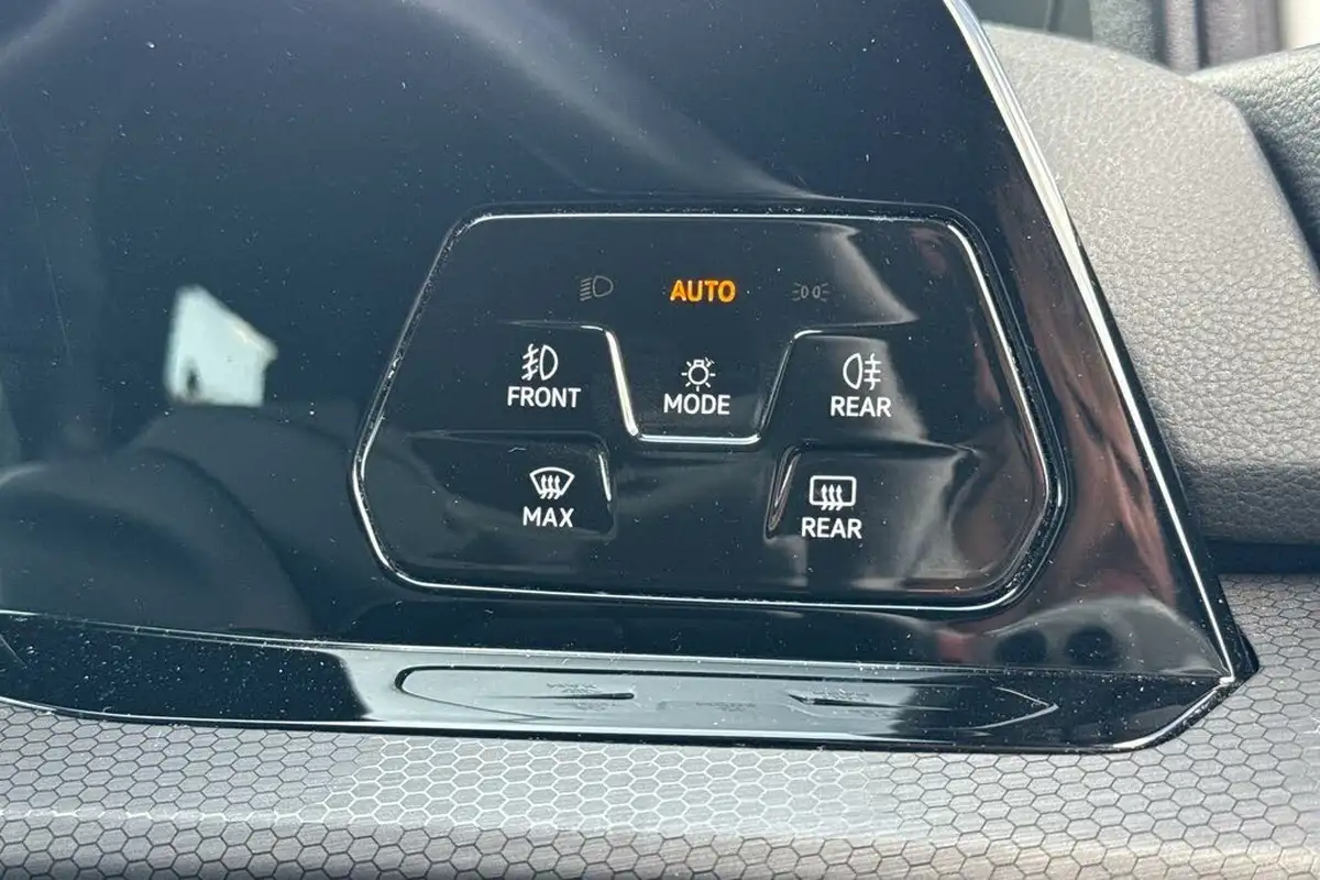 2021-volkswagen-golf-20-tsi-gti-big-64