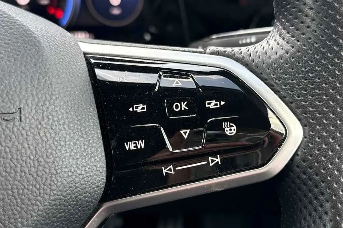 2021-volkswagen-golf-20-tsi-gti-big-16