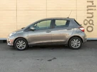 2017-toyota-yaris-15-vvt-i-icon-navi-hybrid-small-12