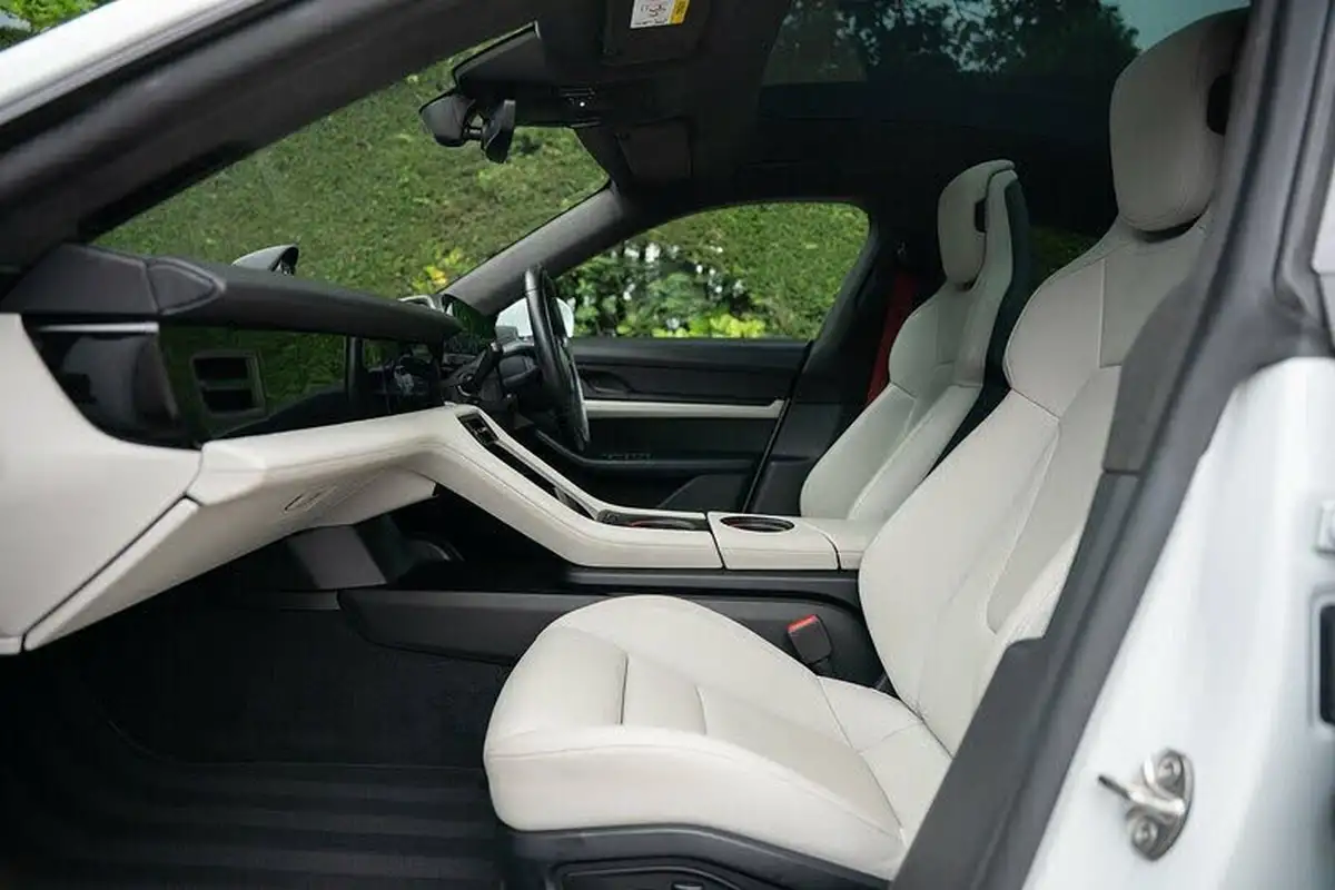 2020-porsche-taycan-e-turbo-big-33