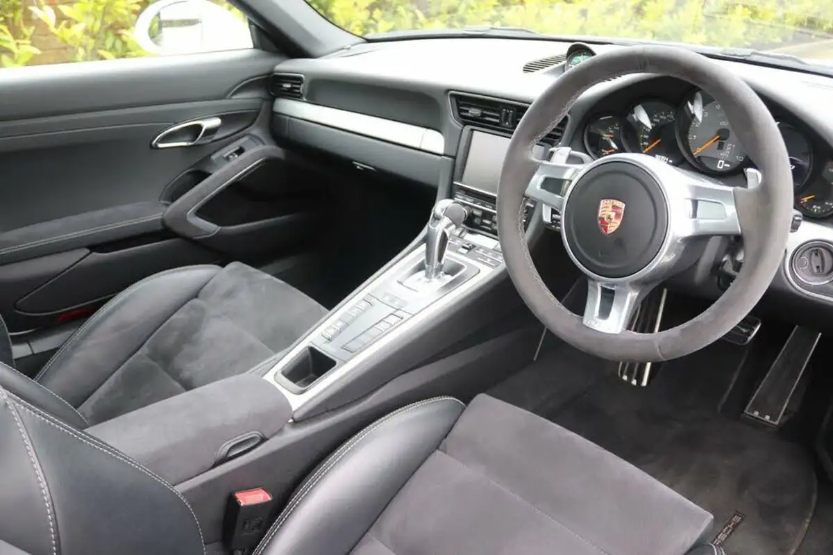2014-porsche-911-38-gt3-big-23