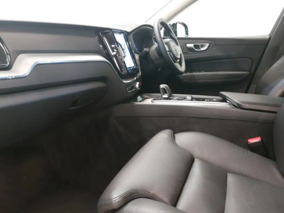 2023-volvo-xc60-20-b5-plus-big-4