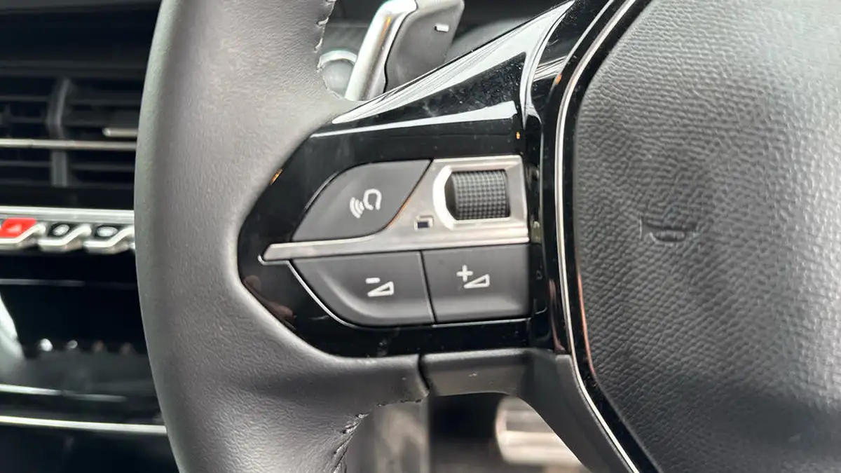 2023-peugeot-208-12-puretech-allure-premium-130ps-eat8-big-22