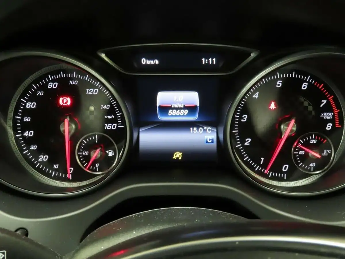 2017-mercedes-benz-a-class-16-a160-amg-line-ss-big-3