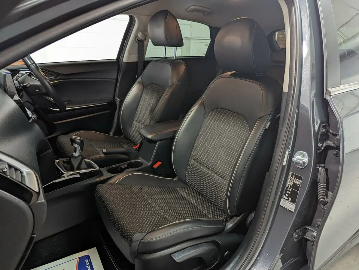 2019-kia-ceed-10-t-gdi-3-hatchback-big-6