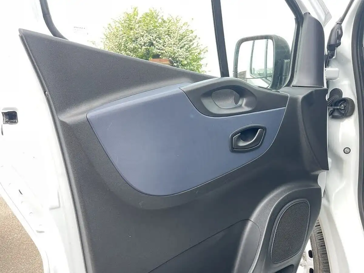 2017-vauxhall-vivaro-16cdti-2900-l1h1-95pseu6-ss-ecoflex-panel-van-big-35