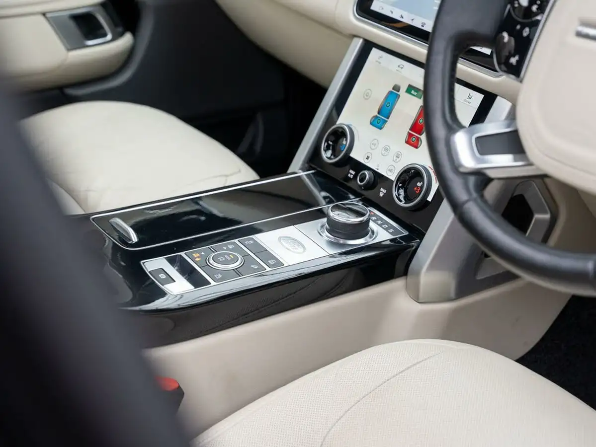 2021-land-rover-range-rover-30-p400-vogue-se-big-32