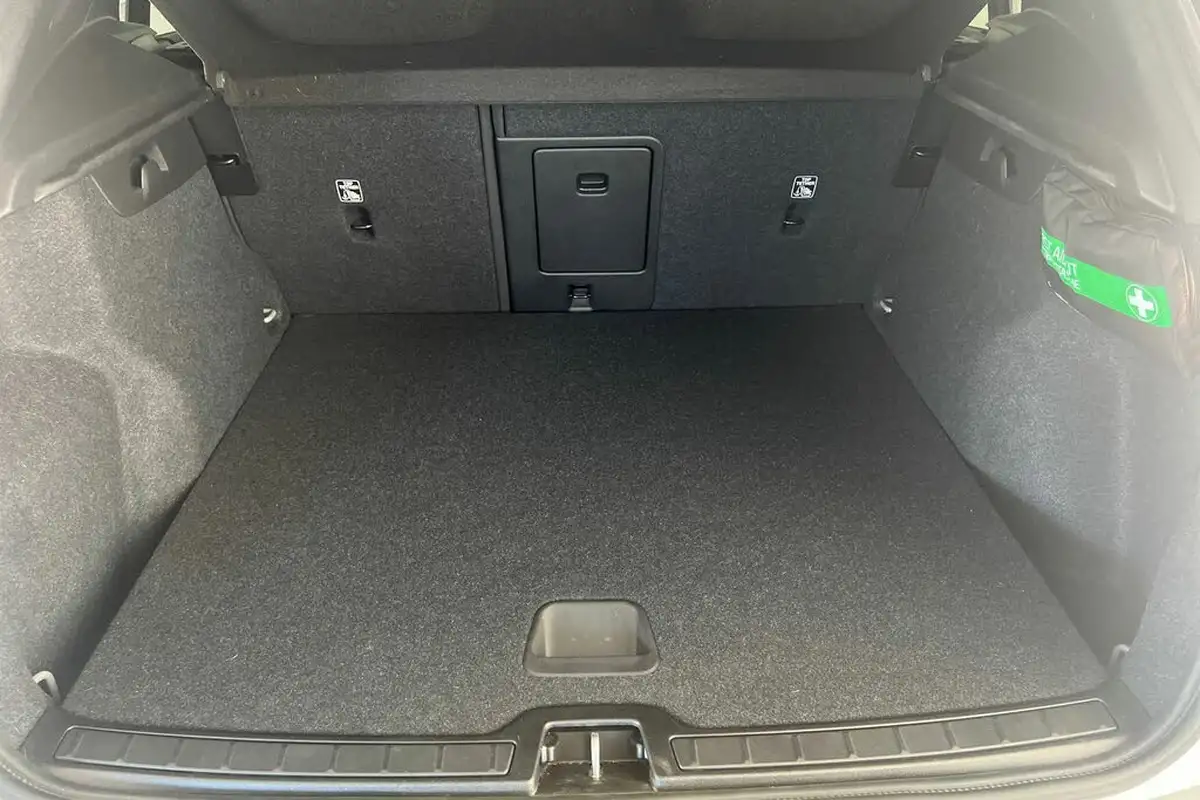 2023-volvo-xc40-e-recharge-core-235bhp-big-7
