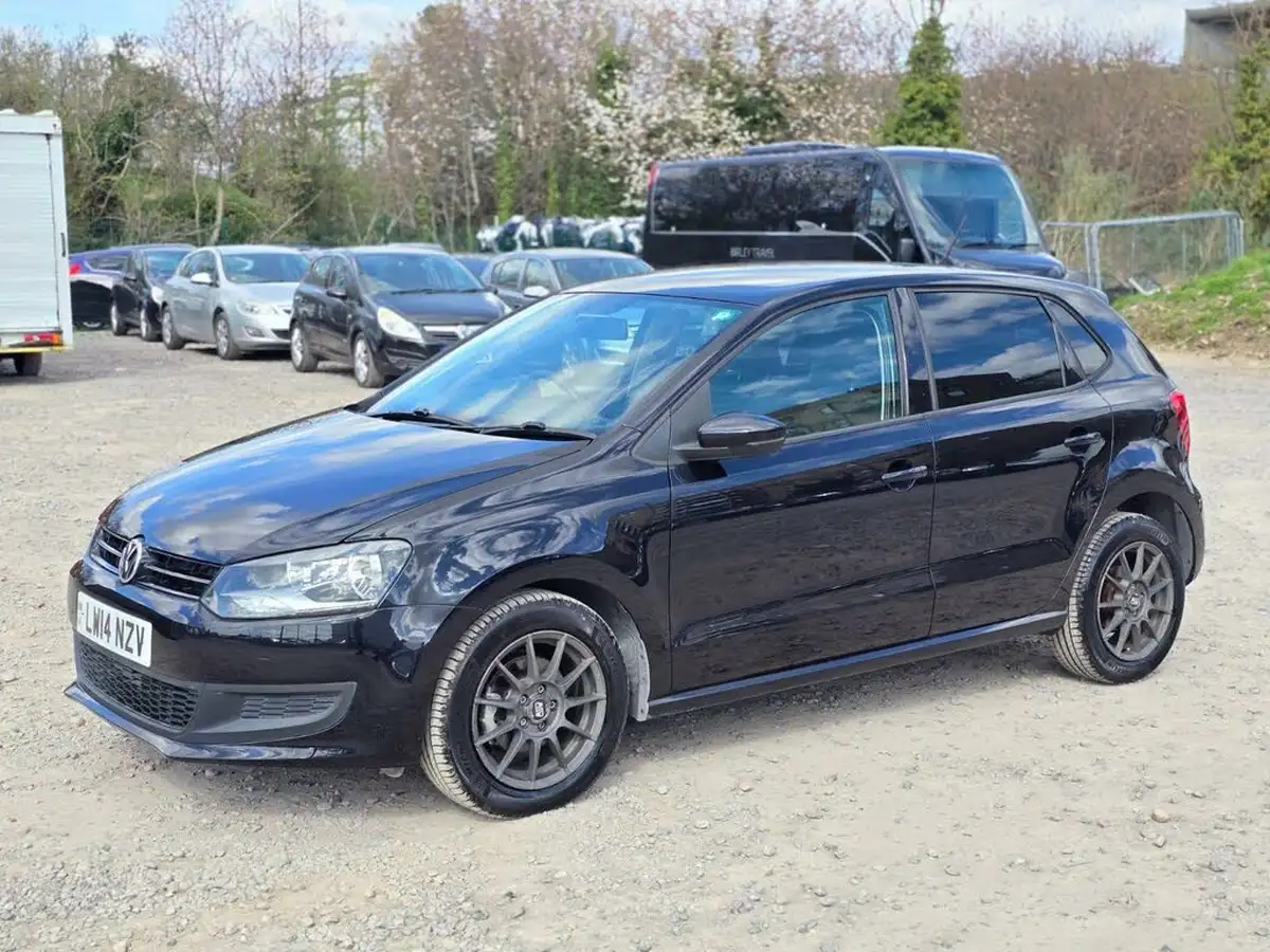 2014-volkswagen-polo-big-9