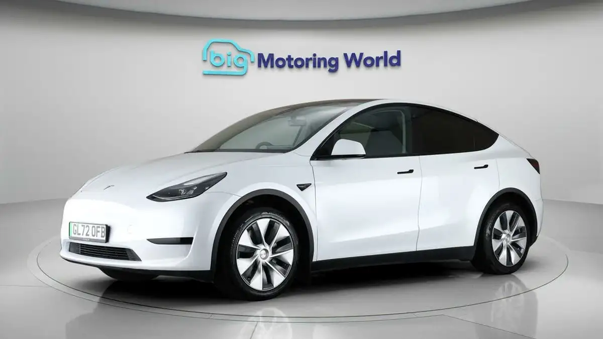 2022-tesla-model-y-e-rwd-big-3