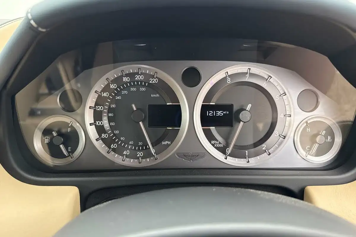 2015-aston-martin-db9-59-volante-big-5