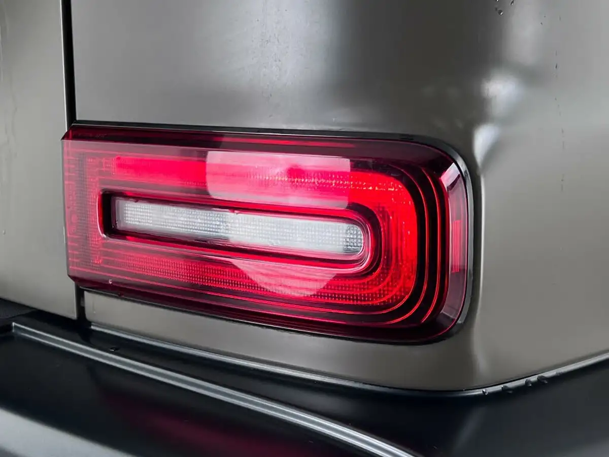 2021-mercedes-benz-g-class-40-g63-amg-big-12