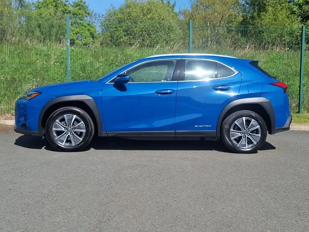 2022-lexus-ux-300e-e-ux-201bhp-big-3