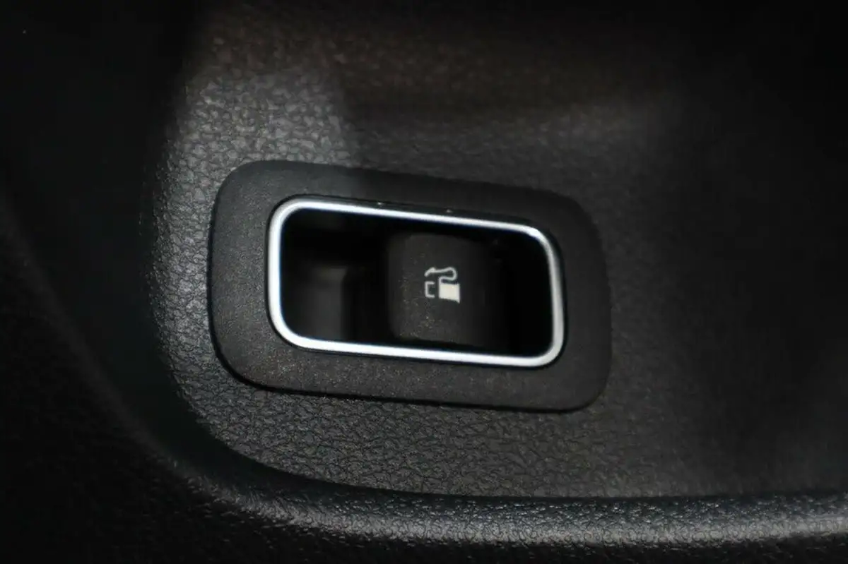 2021-mercedes-benz-a-class-13-a250e-amg-line-premium-plus-hatchback-5d-big-20