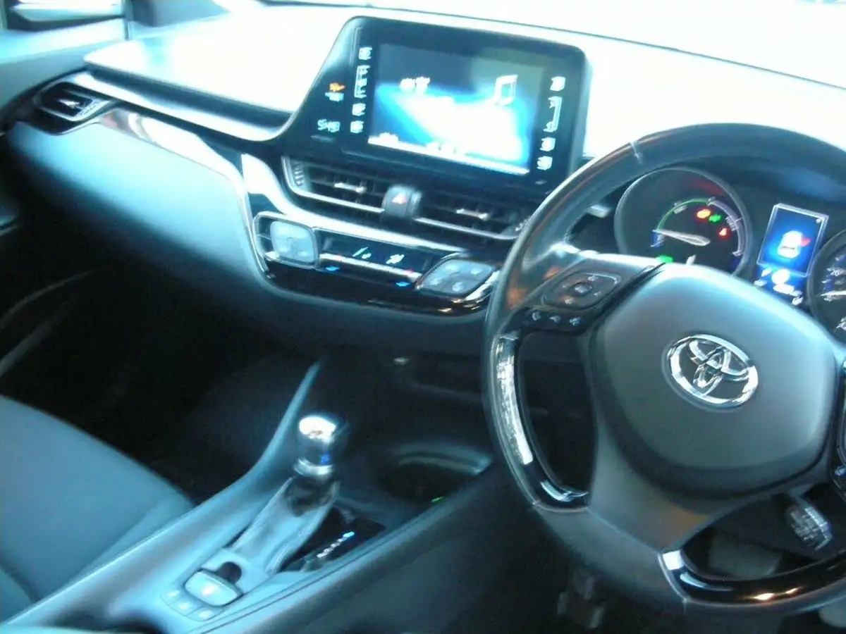 2018-toyota-c-hr-18-vvt-i-icon-big-11