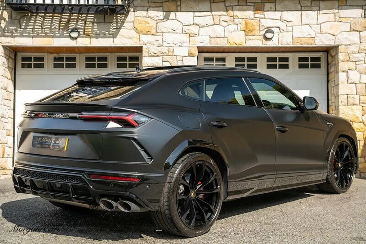 2022-lamborghini-urus-40-no-trim-big-17