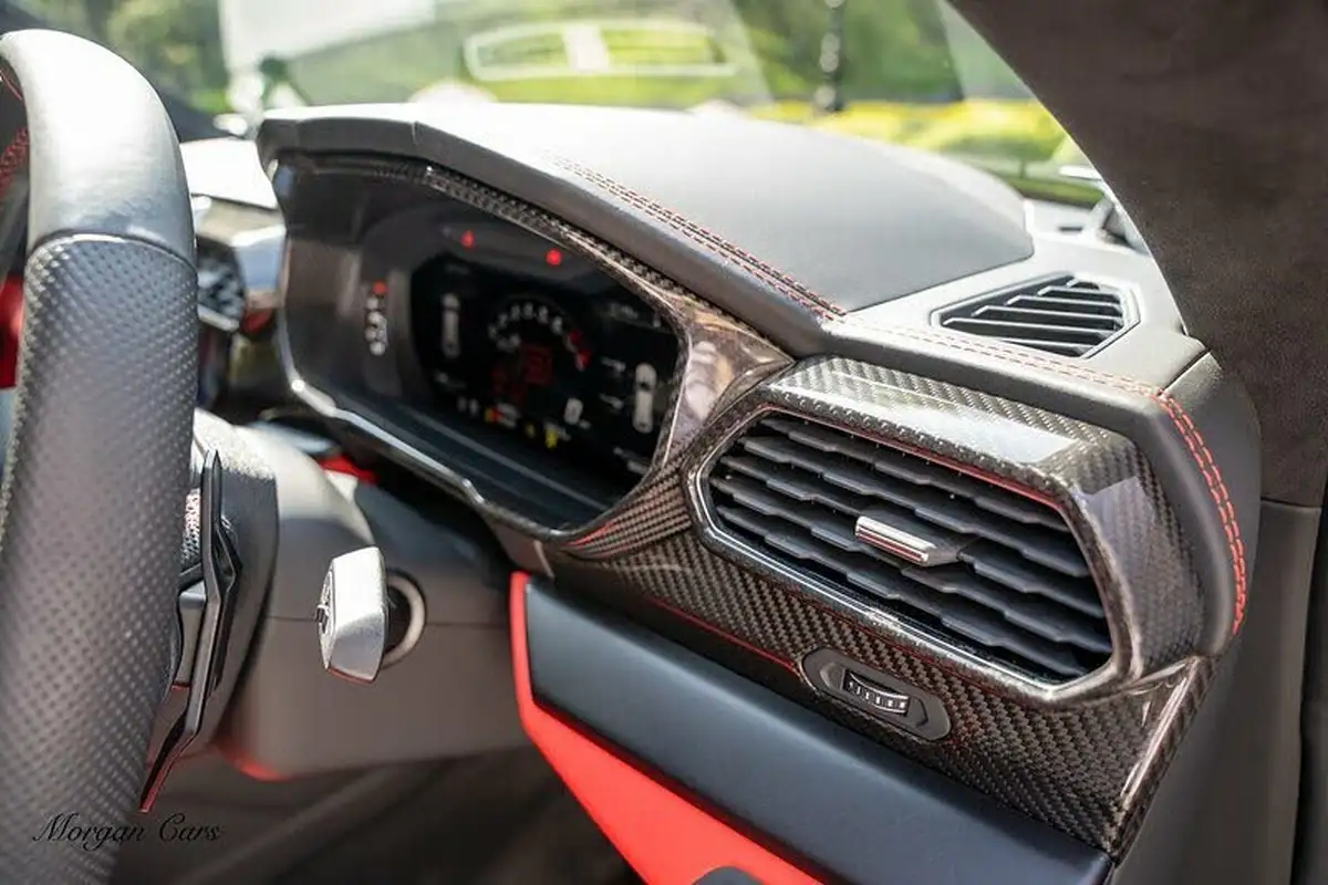 2022-lamborghini-urus-40-no-trim-big-41