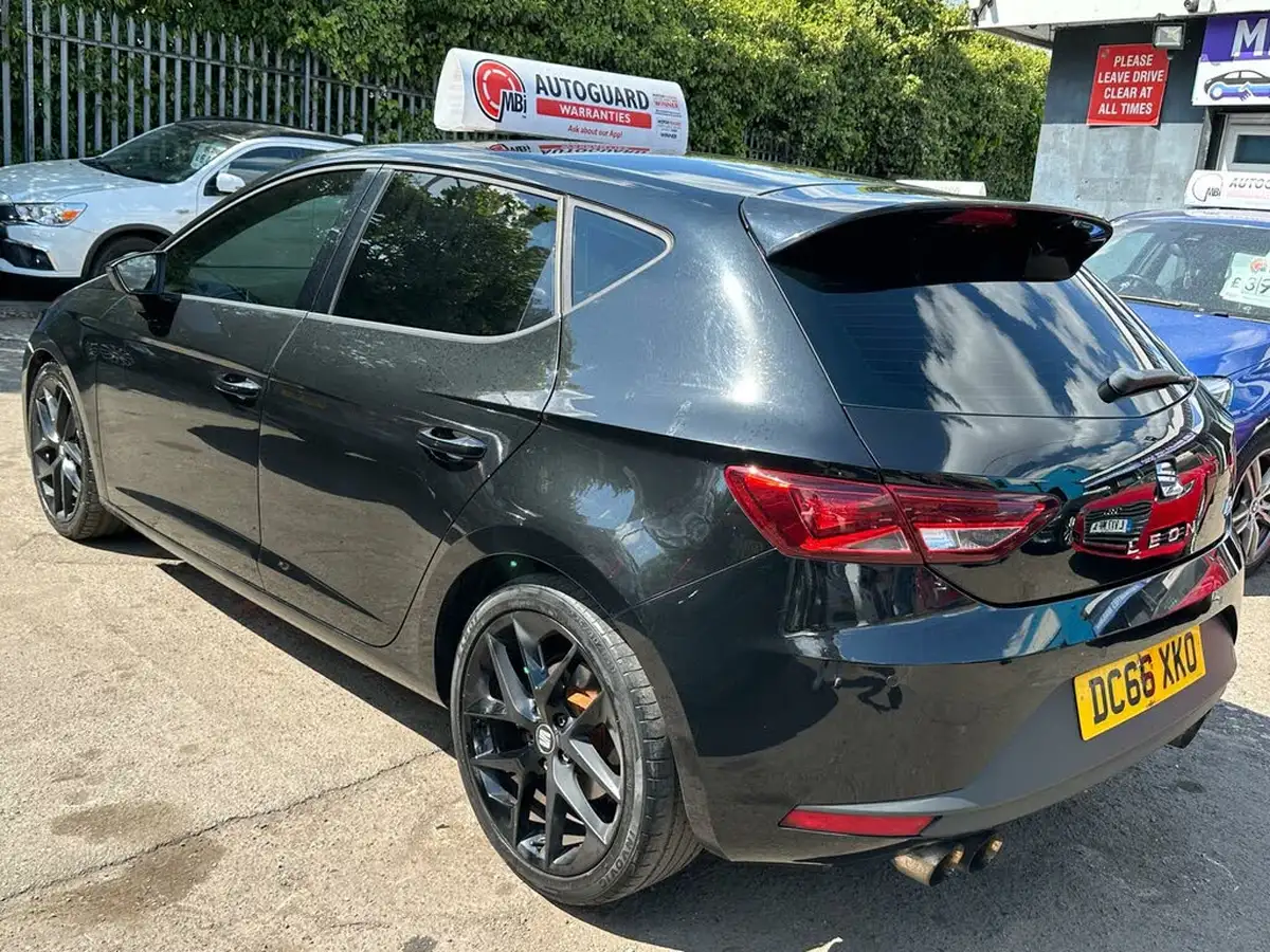 2017-seat-leon-18-fr-tech-pack-hatchback-5d-dsg-big-2