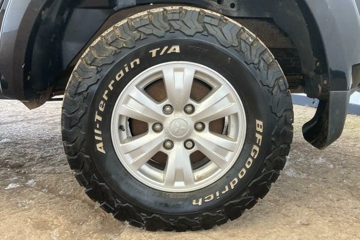 2013-mitsubishi-l200-25td-trojan-big-30