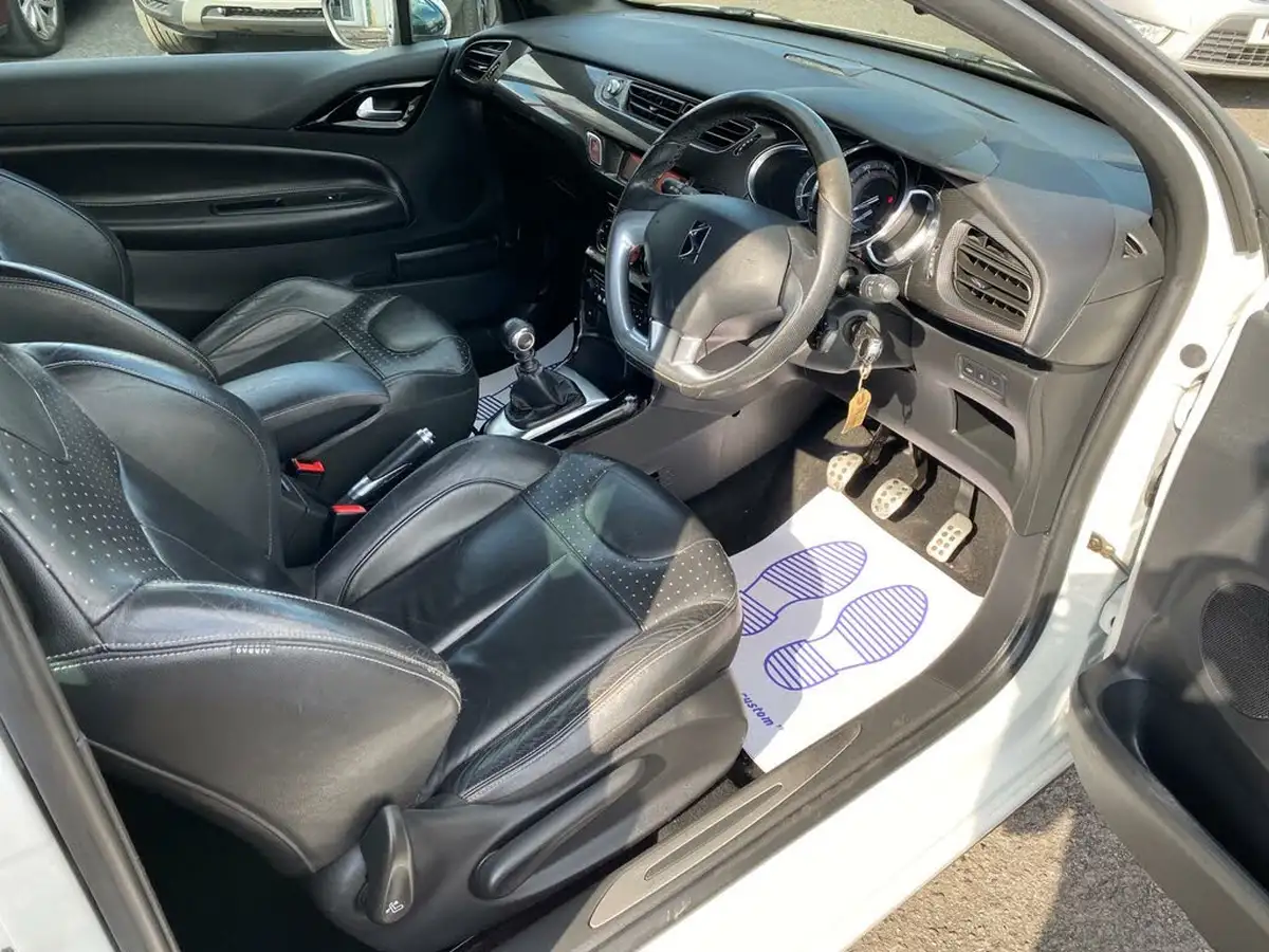 2014-citroen-ds3-16e-hdi-dsport-plus-big-27