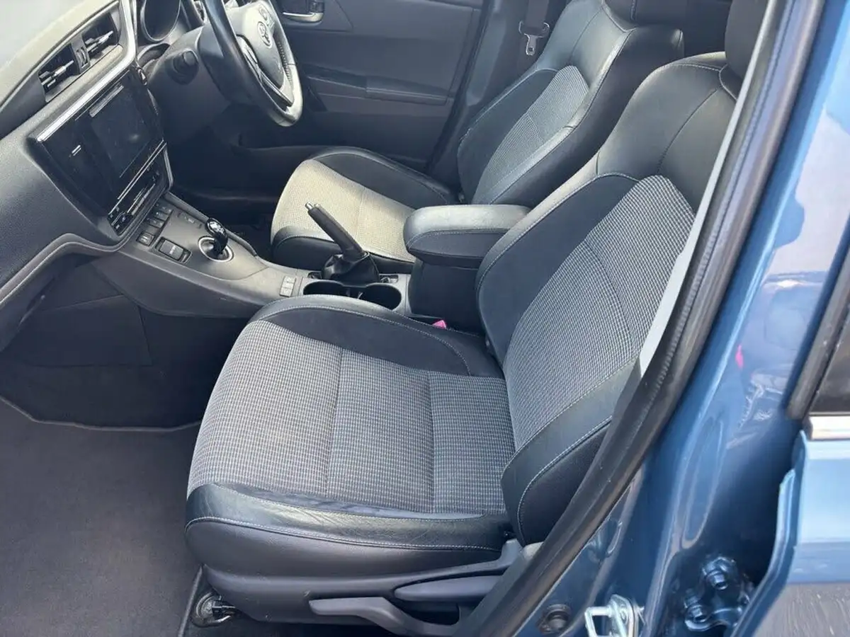 2016-toyota-auris-18-vvt-i-hsd-excel-estate-big-4