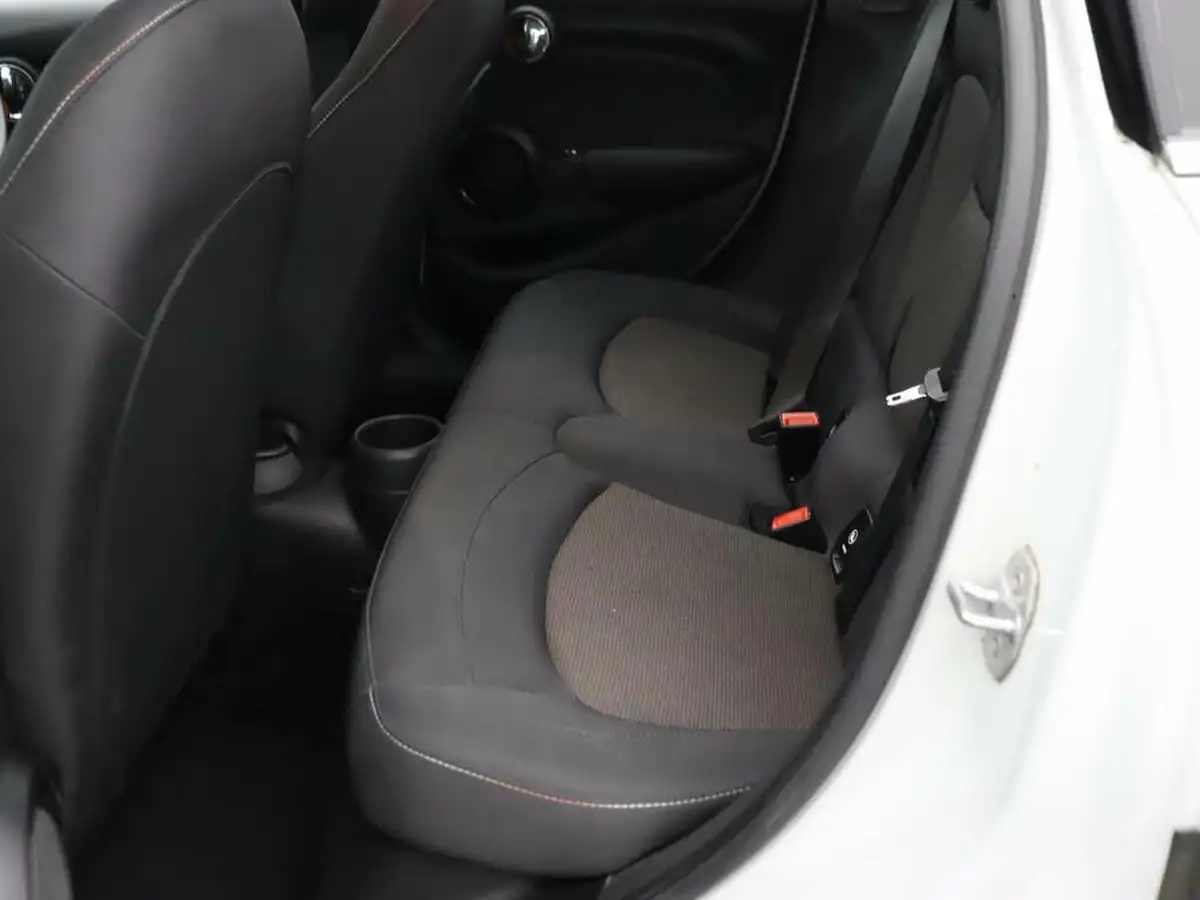 2019-mini-cooper-15-cooper-classic-hatchback-5d-big-14