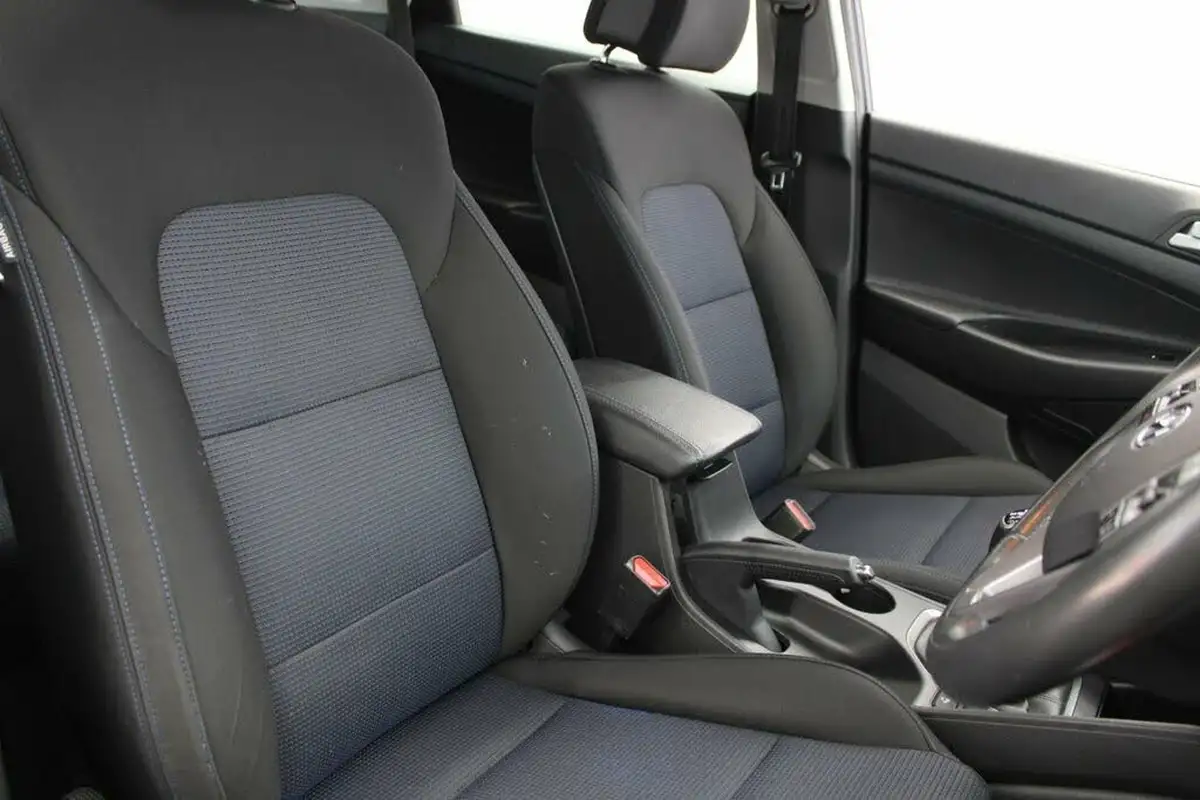 2017-hyundai-tucson-17crdi-blue-drive-se-nav-116ps-big-27