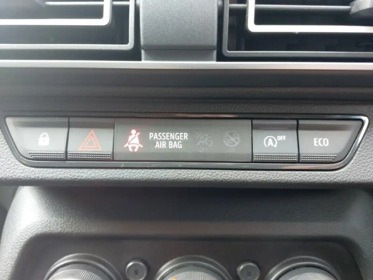2023-dacia-sandero-10-tce-expression-90bhp-big-17