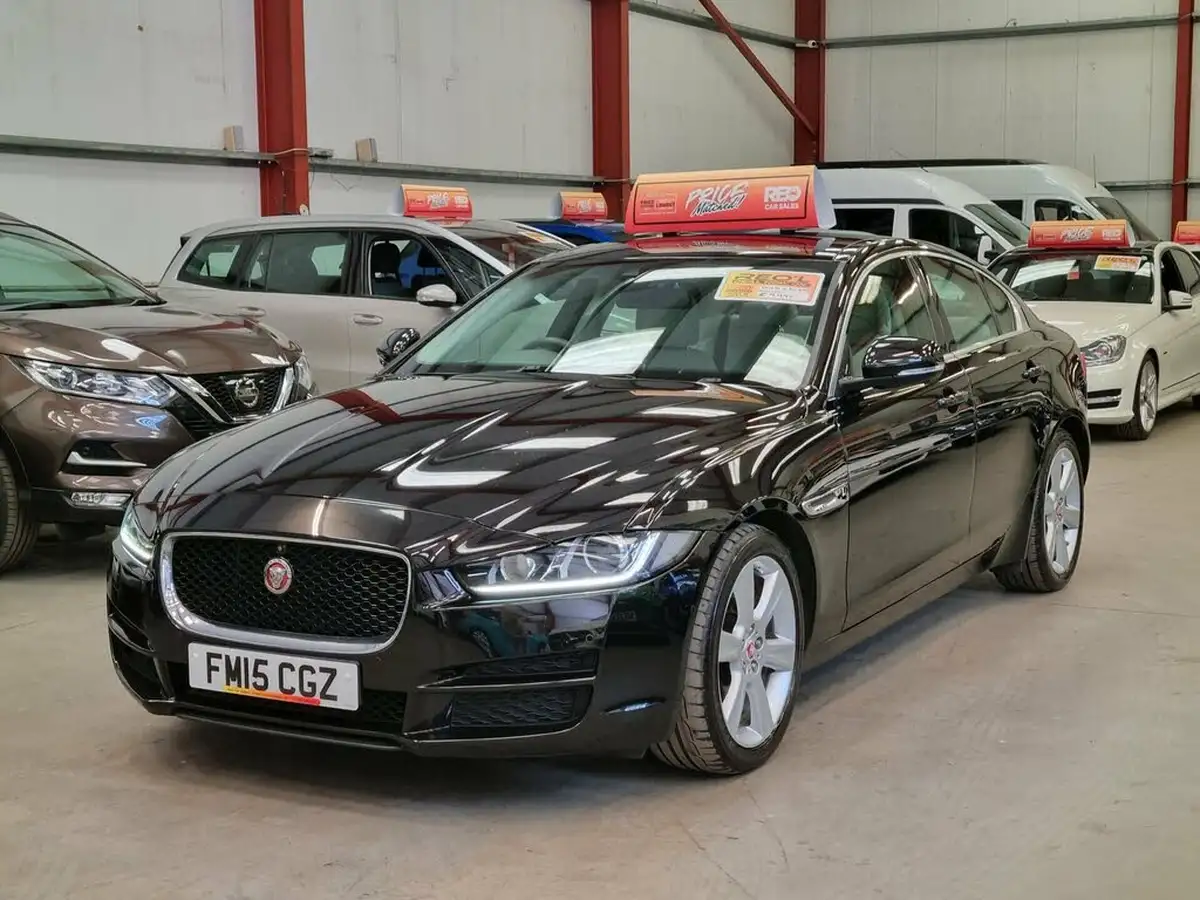 2015-jaguar-xe-20td-portfolio-180ps-auto-big-3