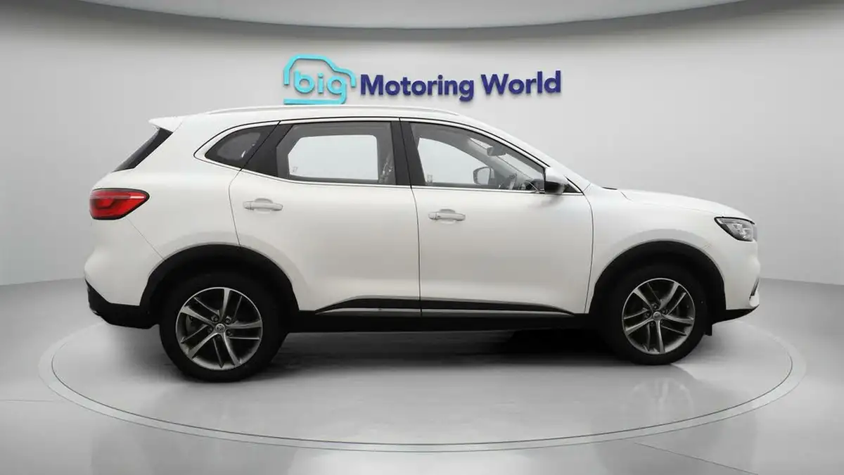 2022-mg-hs-15t-gdi-exclusive-162ps-dct-big-8