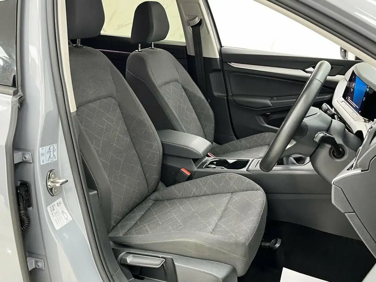 2024-volkswagen-golf-10-tsi-life-hatchback-big-30