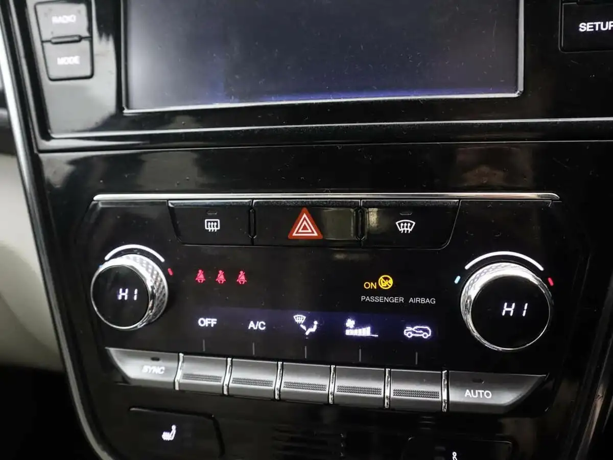 2022-kgm-ssangyong-tivoli-15-ultimate-big-26