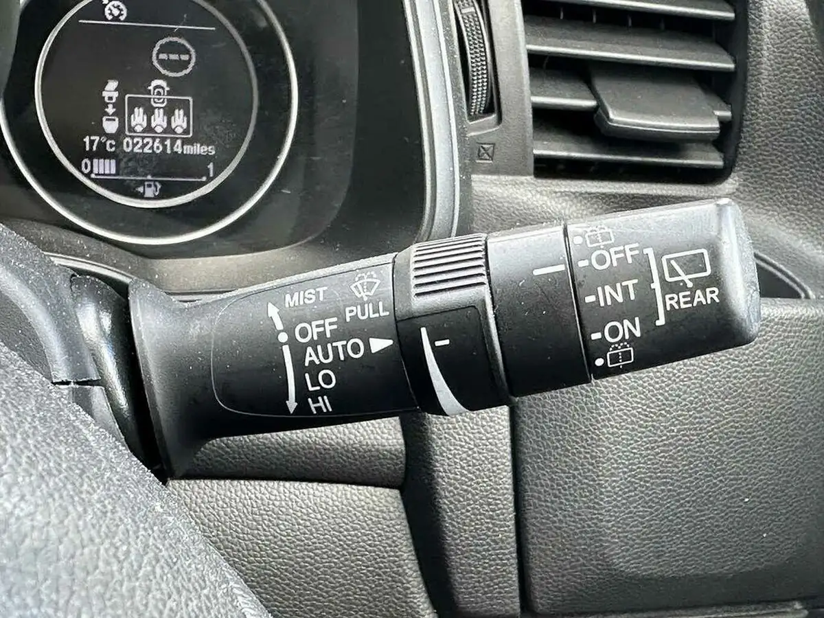 2019-honda-jazz-13-i-vtec-se-cvt-big-32