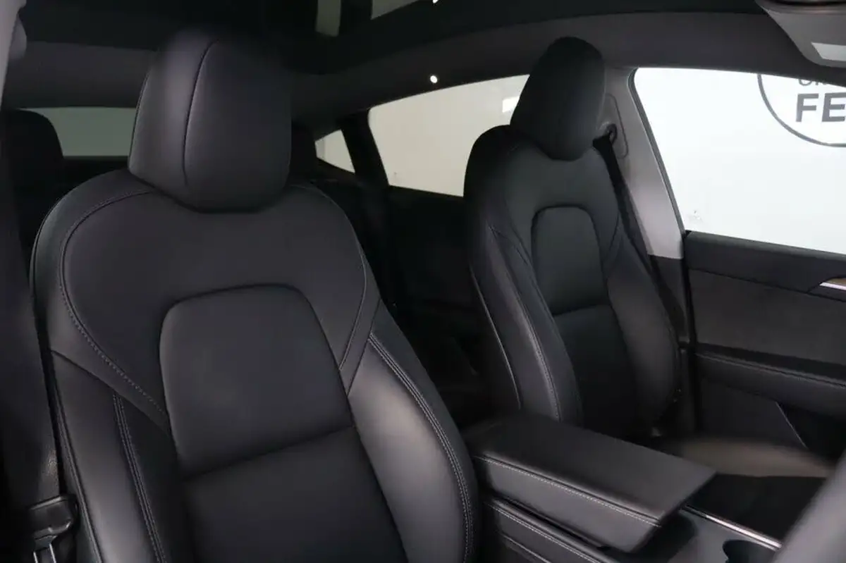 2022-tesla-model-y-e-long-range-big-19