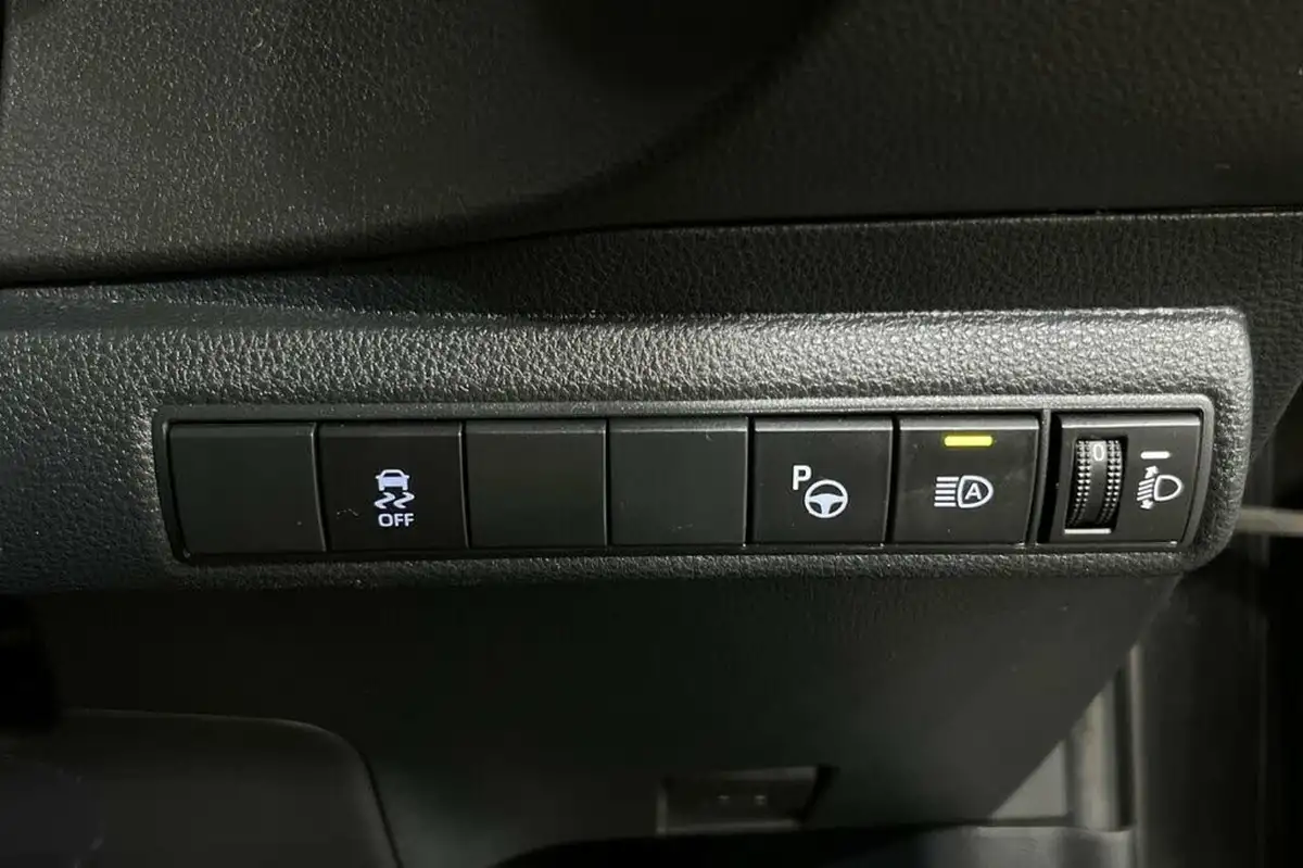 2022-toyota-corolla-18-vvt-i-icon-tech-trk-hatchback-5d-big-33