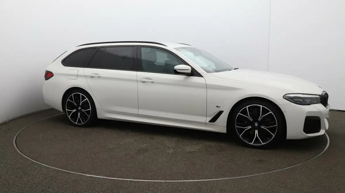 2020-bmw-5-series-big-38