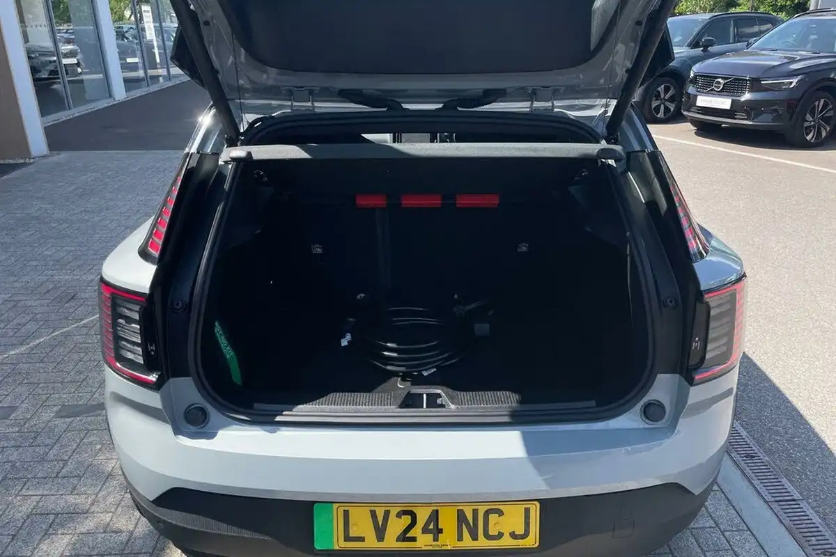 2024-volvo-ex30-e-single-motor-plus-extended-range-big-18