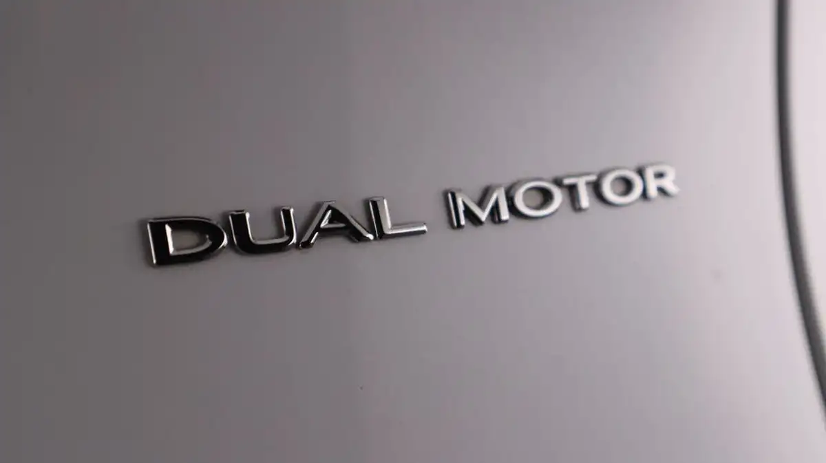 2022-tesla-model-y-e-long-range-big-20