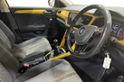 2018-volkswagen-t-roc-10-tsi-design-ss-small-6