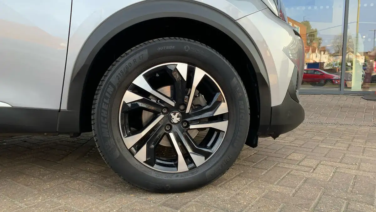 2021-peugeot-2008-suv-12-puretech-allure-130bhp-eat8-big-16