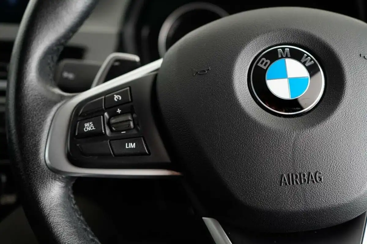 2022-bmw-x1-20td-sdrive18d-xline-sport-auto-big-18