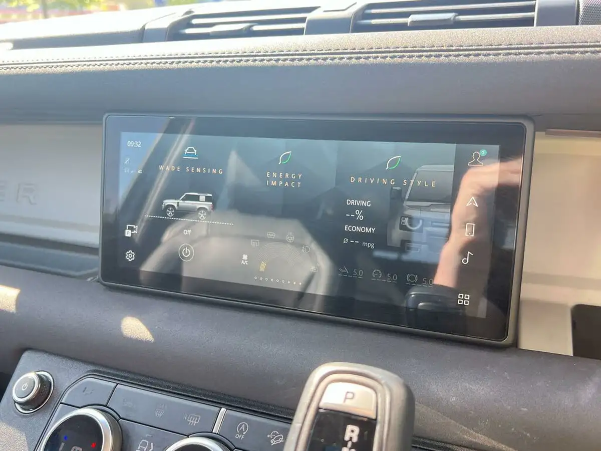 2021-land-rover-90-defender-30-d250-xs-edition-big-36