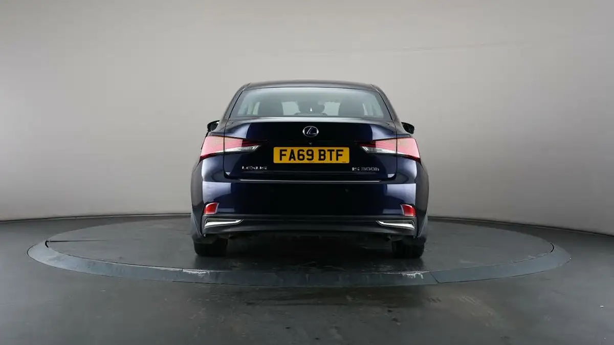 2019-lexus-is-300h-25-is-big-24