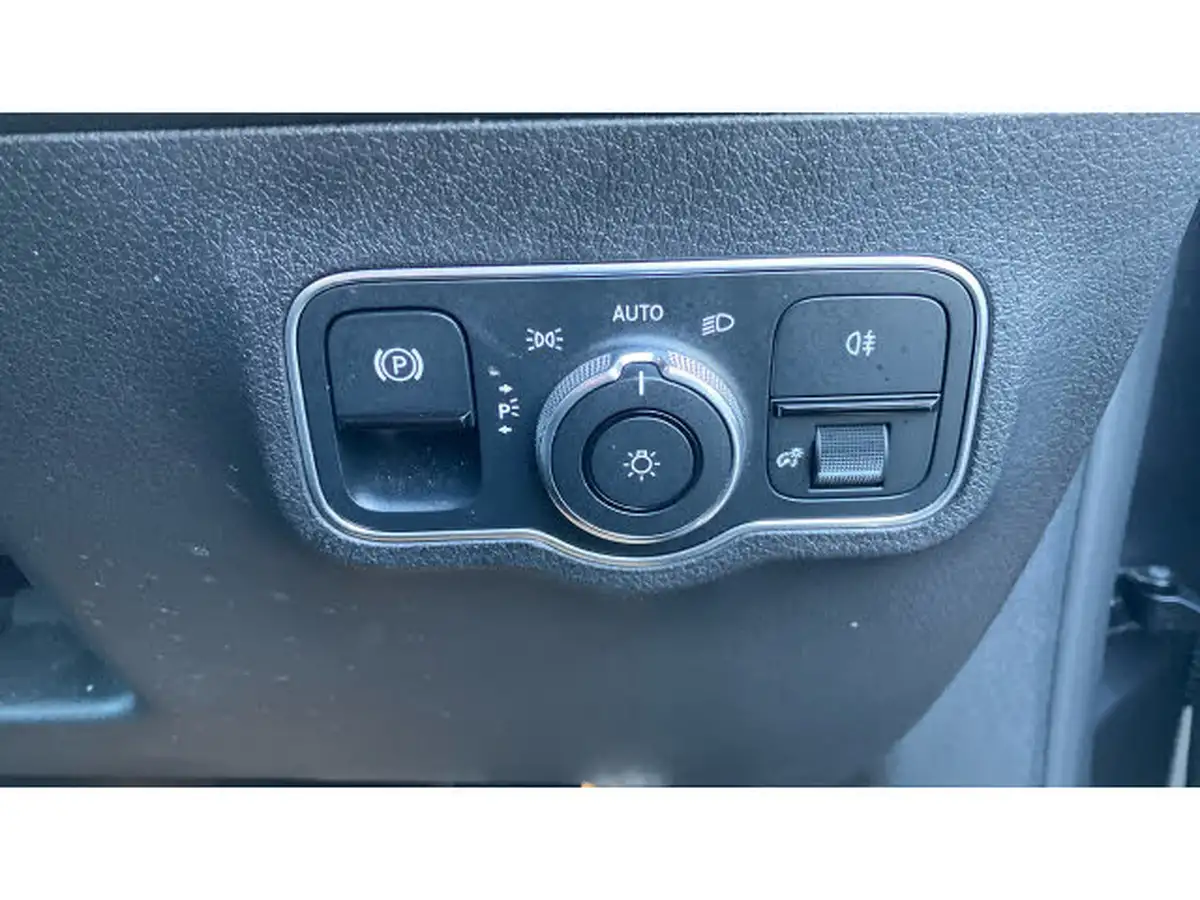 2021-mercedes-benz-glb-class-13-glb200-amg-line-premium-plus-7-8g-tronic-big-47