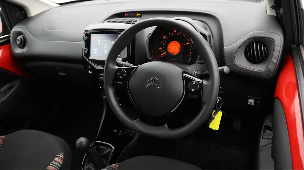 2021-citroen-c1-10-vti-sense-3d-big-8