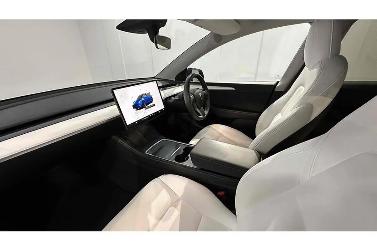 2022-tesla-model-y-e-long-range-big-19