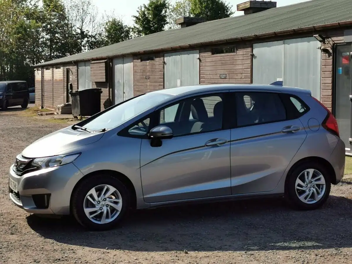 2016-honda-jazz-13-i-vtec-se-cvt-big-20
