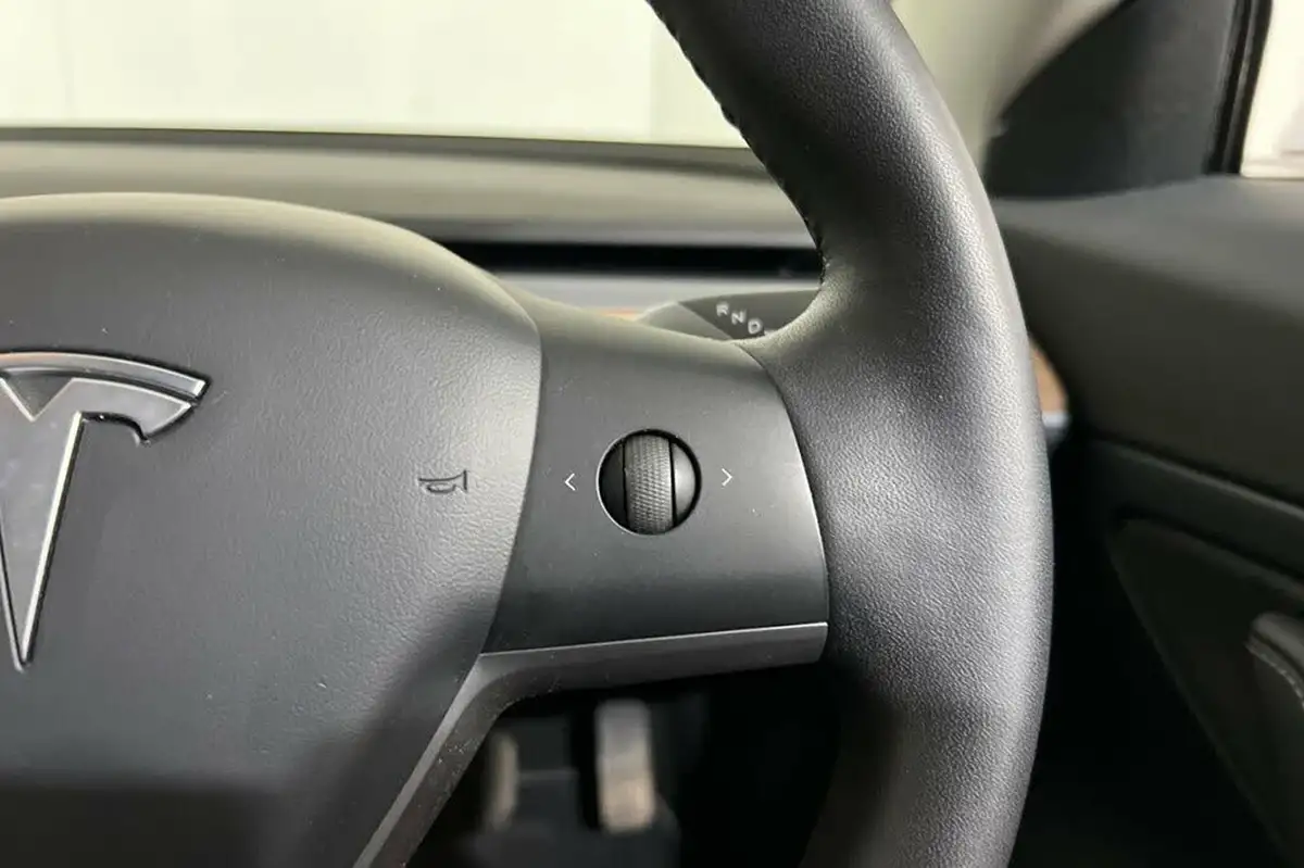 2020-tesla-model-3-e-long-range-big-22