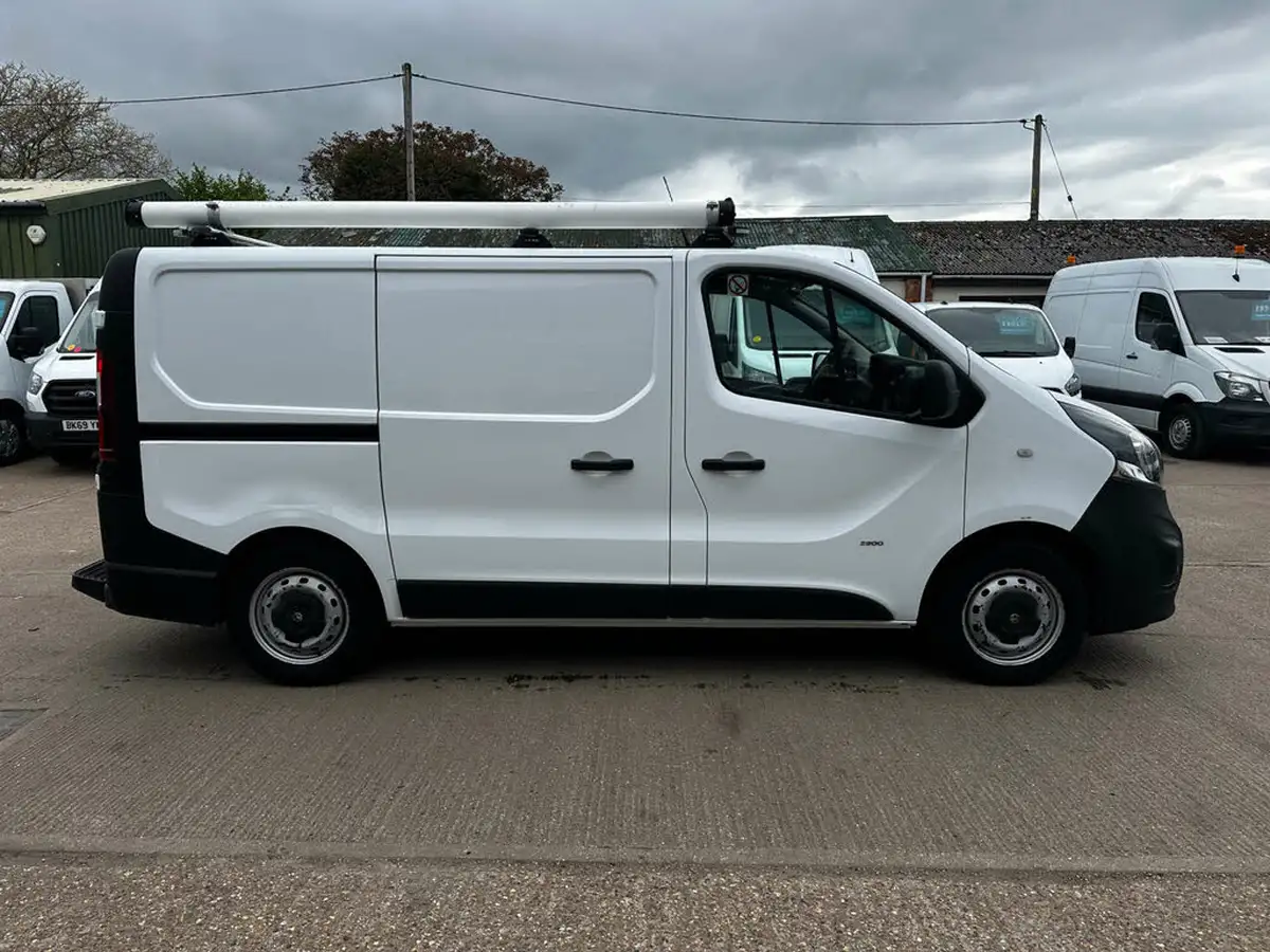2016-vauxhall-vivaro-16cdti-2900-ecoflex-l1h1-90ps-panel-van-big-9